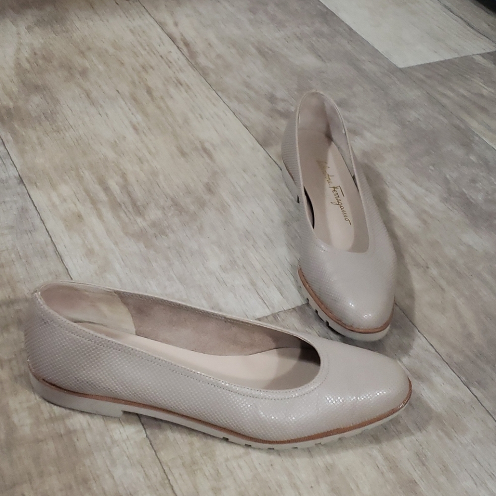 Salvatore Ferragamo Flats 7.5 2A